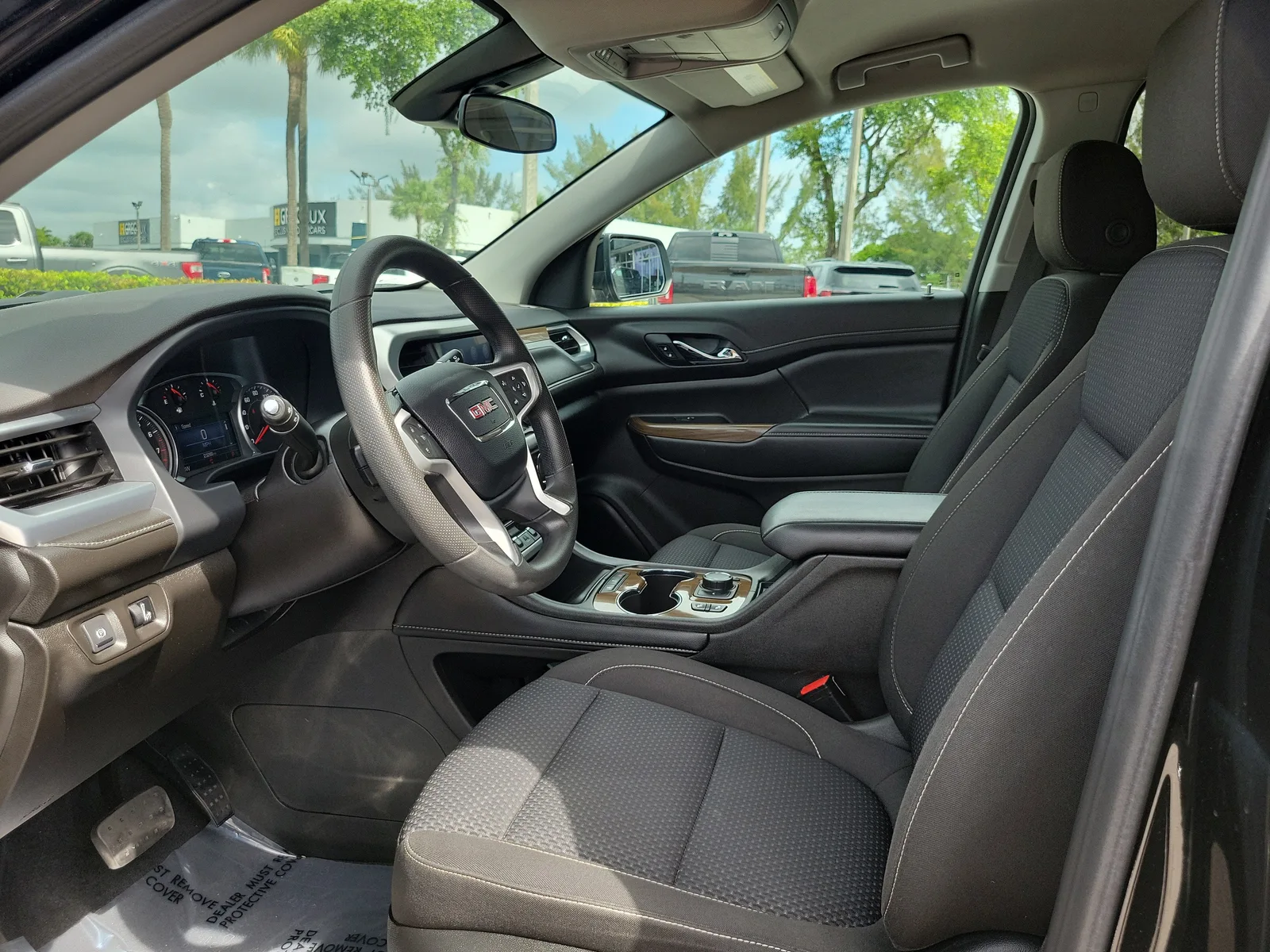 2023 GMC Acadia SLE photo 10