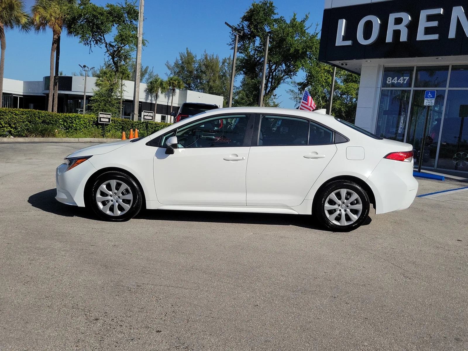 2022 Toyota Corolla LE photo 8