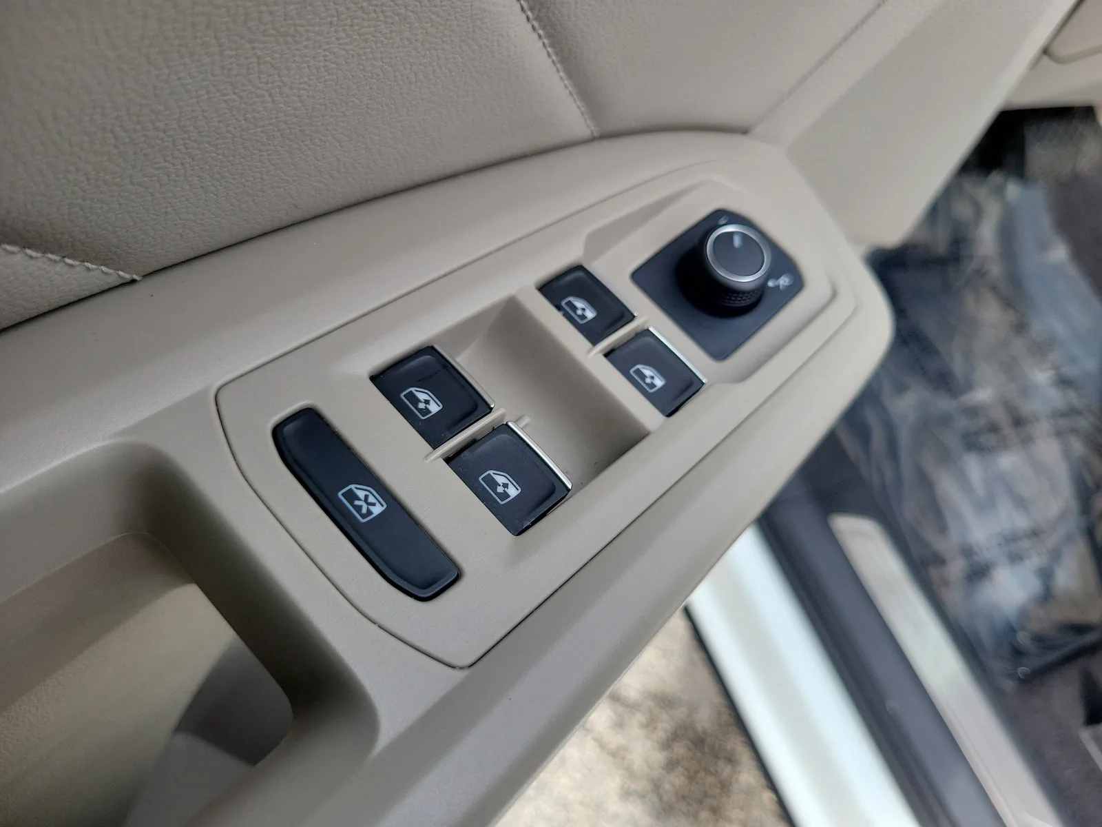 2022 Volkswagen Atlas 3.6L V6 SE w/Technology photo 25