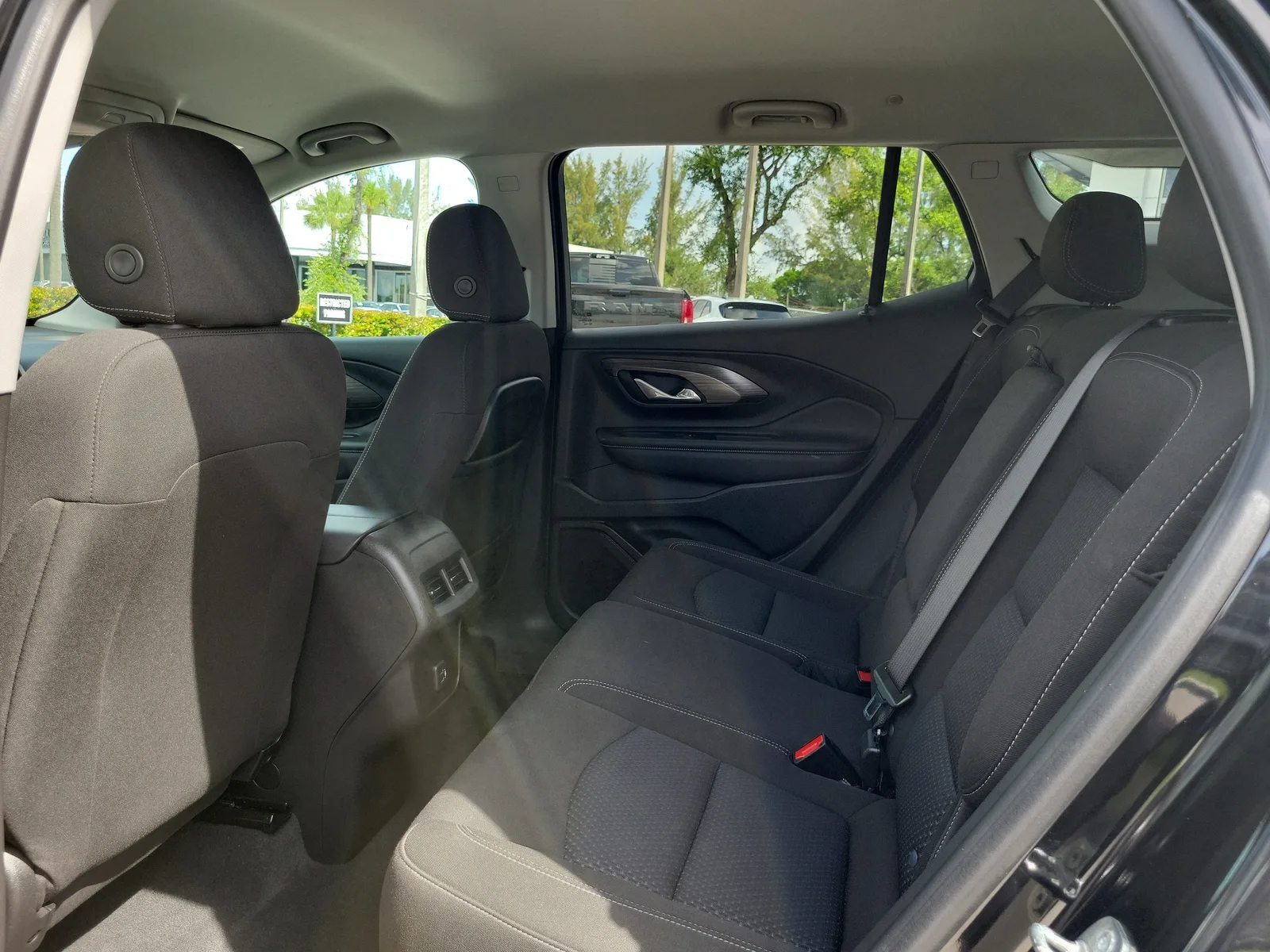 2023 GMC Terrain SLE photo 13