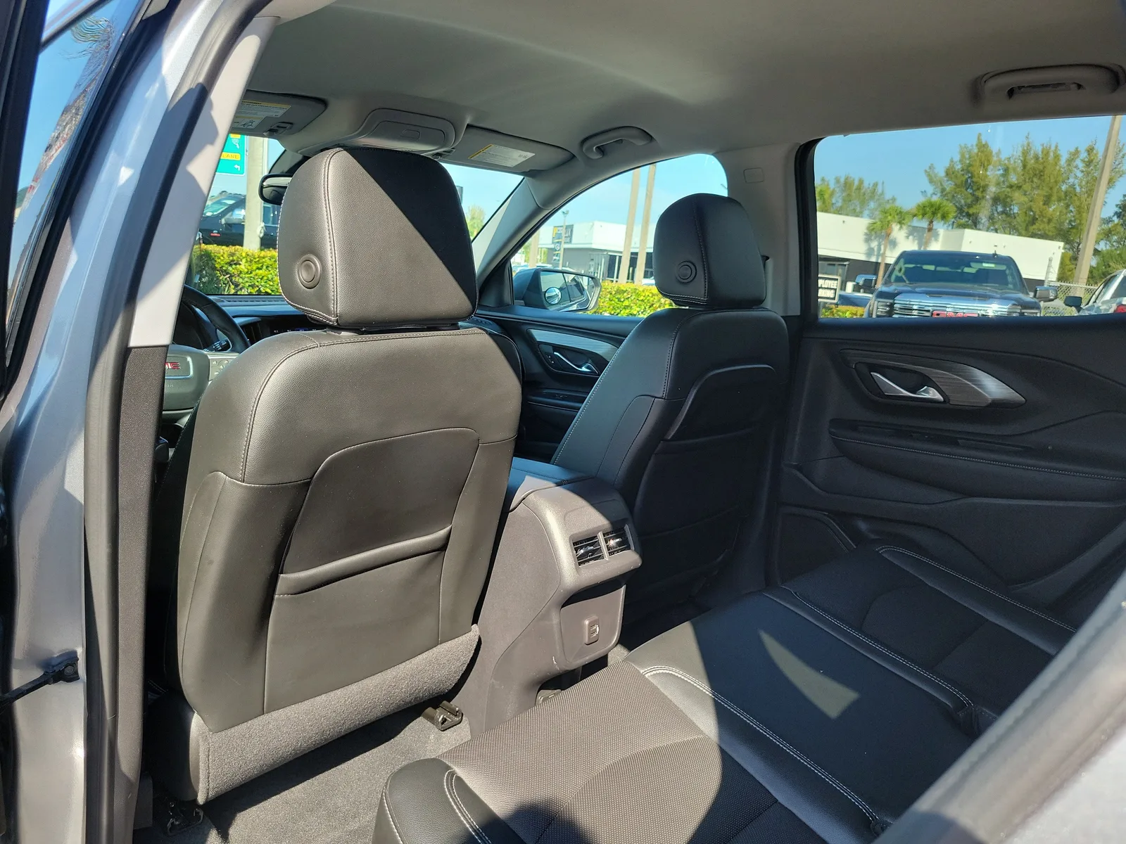 2023 GMC Terrain SLT photo 14