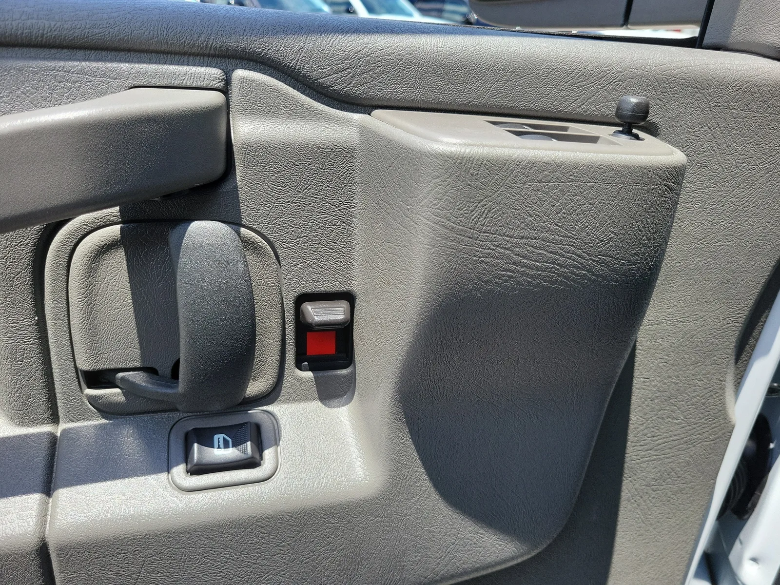 2025 Chevrolet Express Passenger LT photo 16