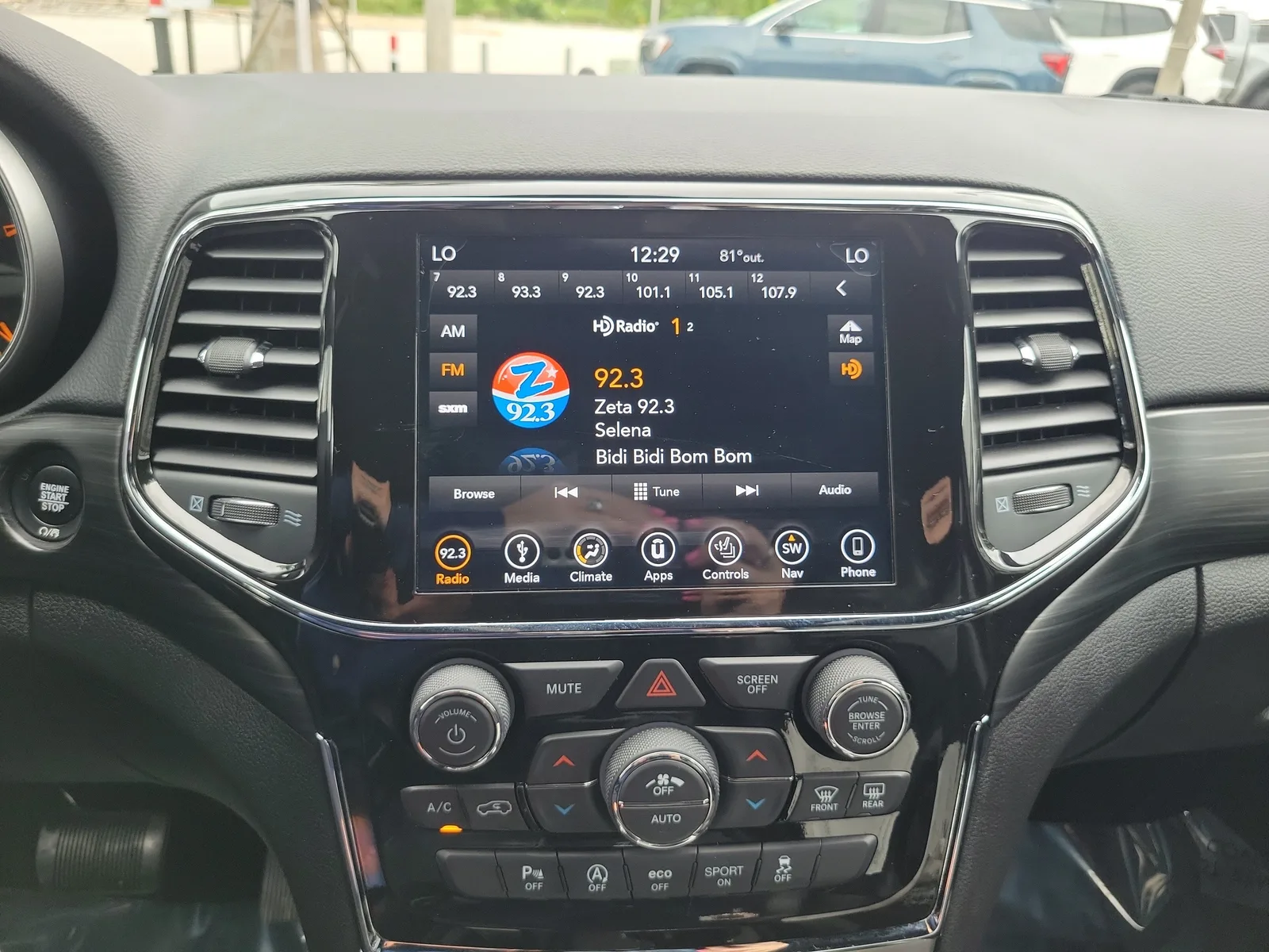 2019 Jeep Grand Cherokee Altitude photo 22