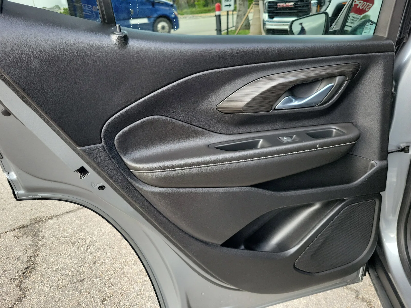 2023 GMC Terrain SLE photo 25