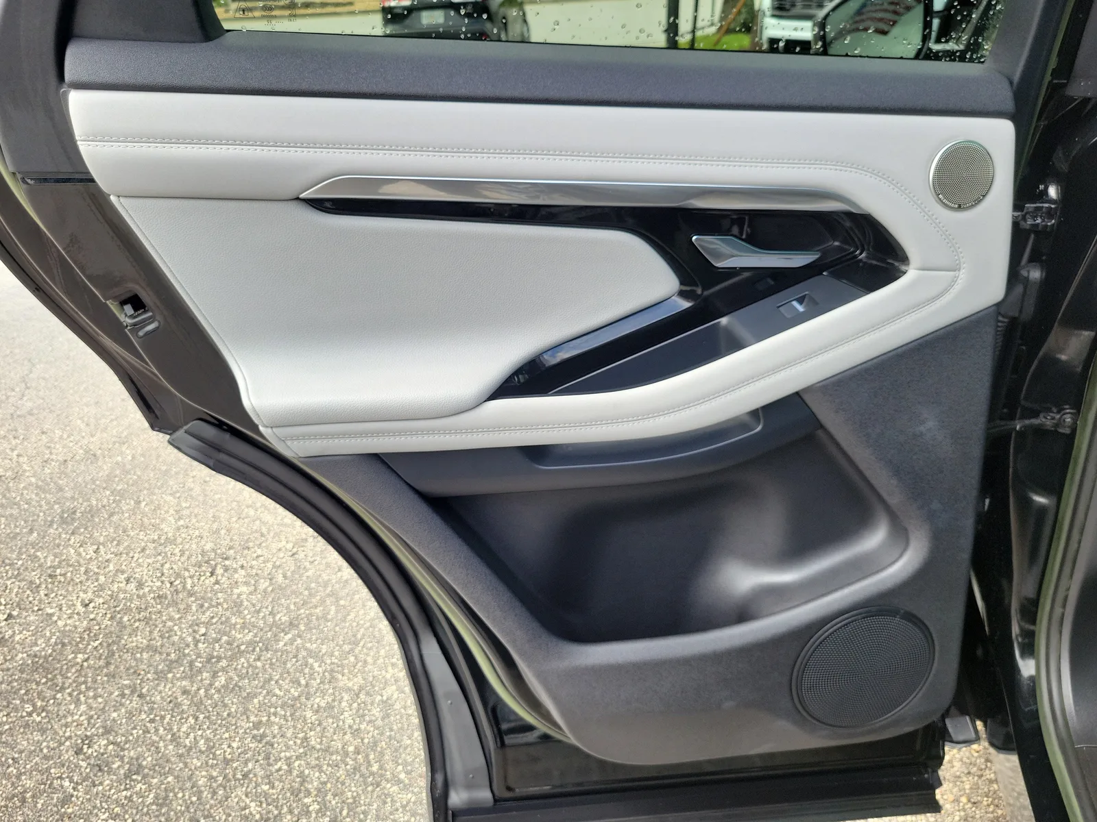 2023 Land Rover Range Rover Evoque R-Dynamic SE photo 26