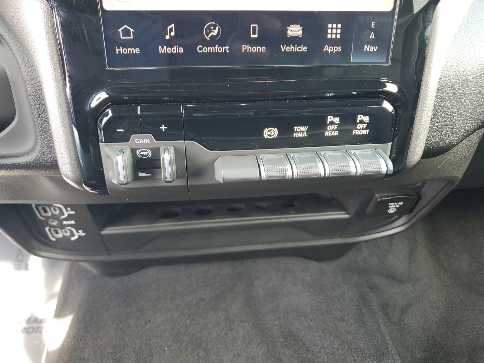 2026 RAM 2500 Laramie 4WD Diesel photo 25