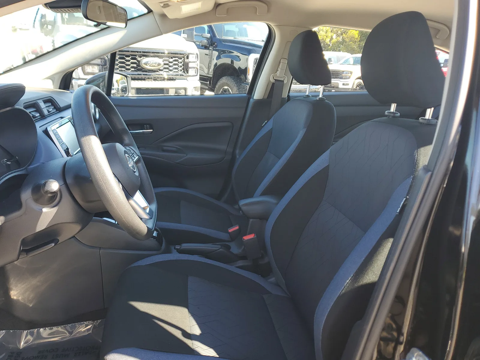 2025 Nissan Versa SV photo 11