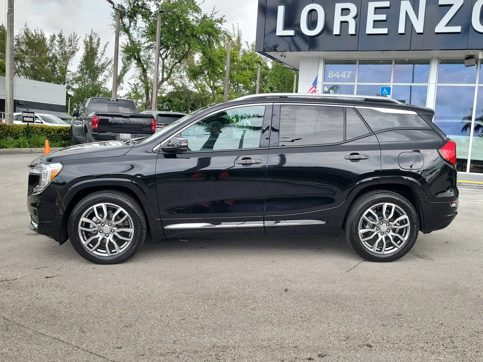 2024 GMC Terrain Denali photo 8