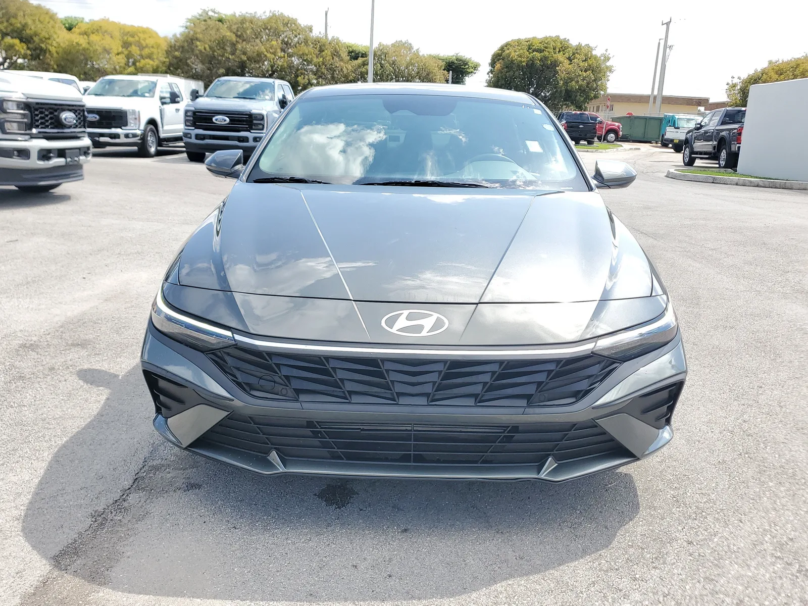 2024 Hyundai Elantra SE photo 2