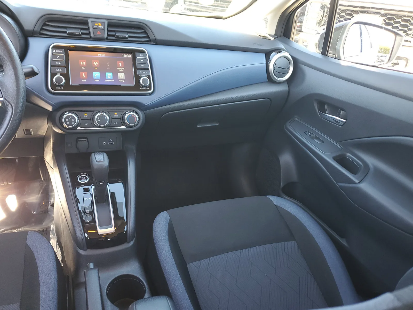 2025 Nissan Versa SV photo 15