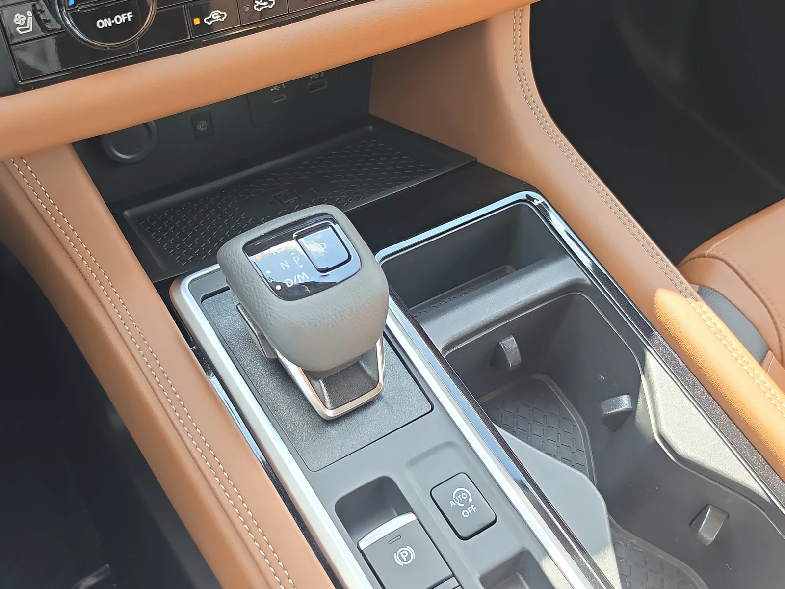 2025 Nissan Pathfinder Platinum photo 30