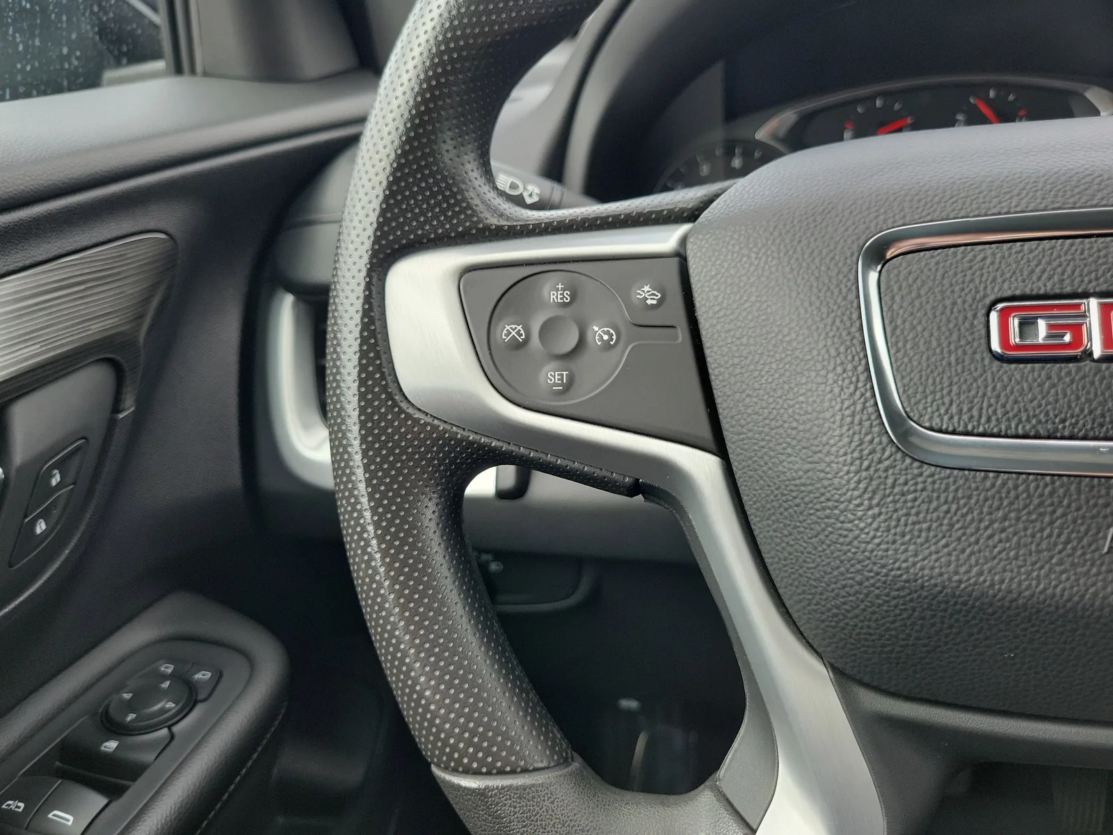 2024 GMC Terrain SLE photo 18