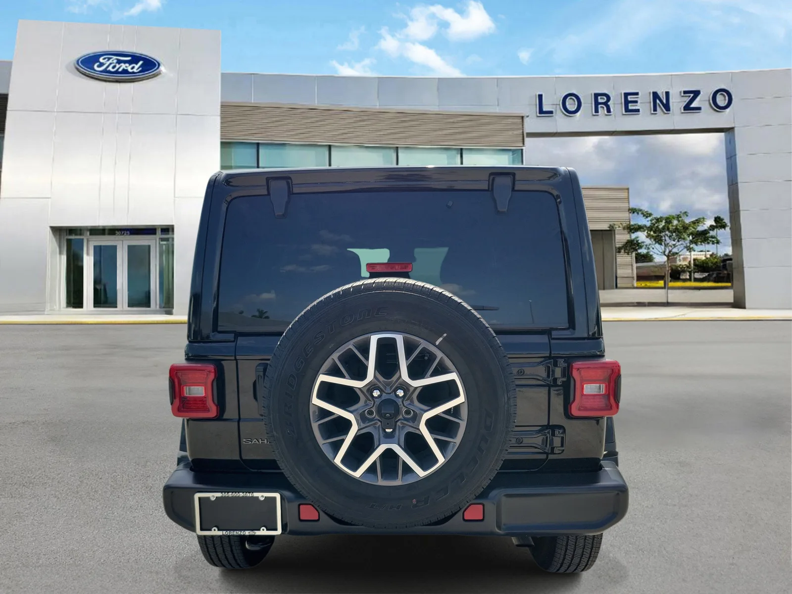 2025 Jeep Wrangler Sahara 4WD photo 6