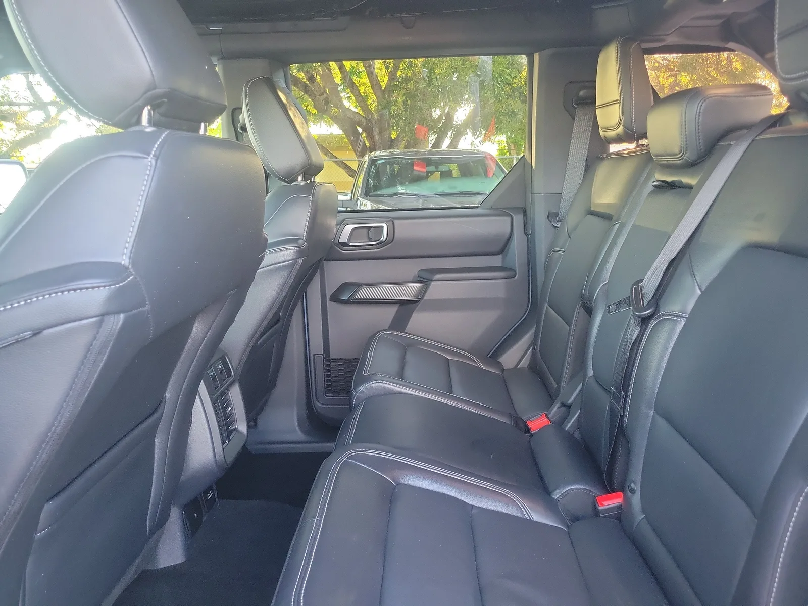 2025 Ford Bronco Outer Banks 4WD photo 15