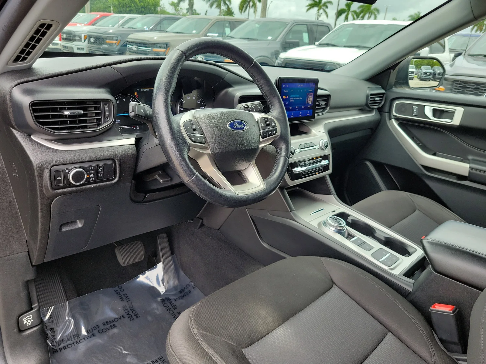 2023 Ford Explorer XLT photo 9