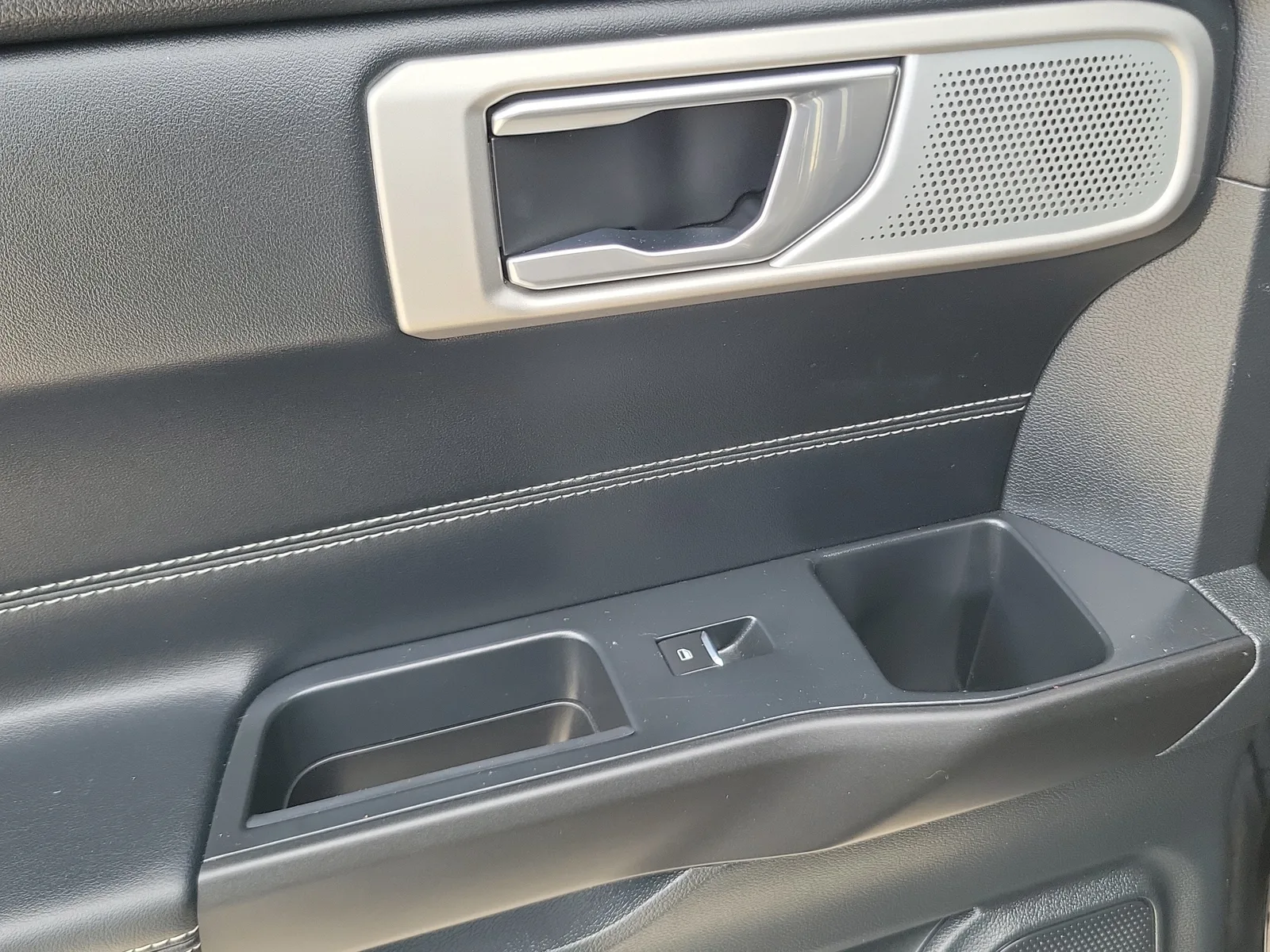 2020 Ford Explorer ST 4WD photo 31