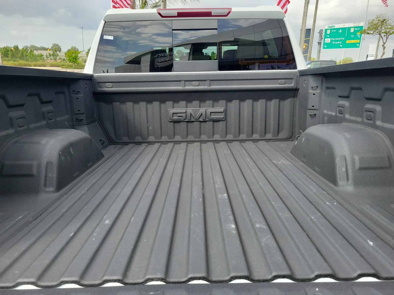 2024 GMC Sierra 1500 SLT photo 28