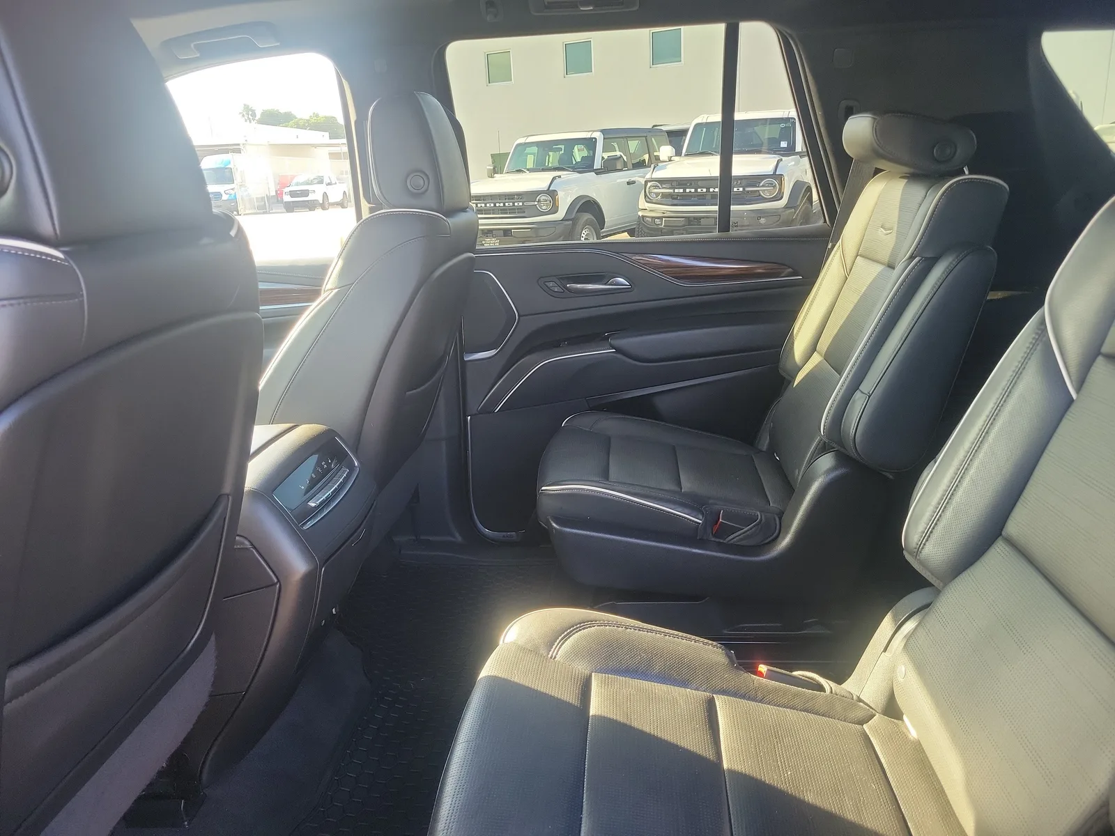 2022 Cadillac Escalade Premium Luxury 4WD photo 12