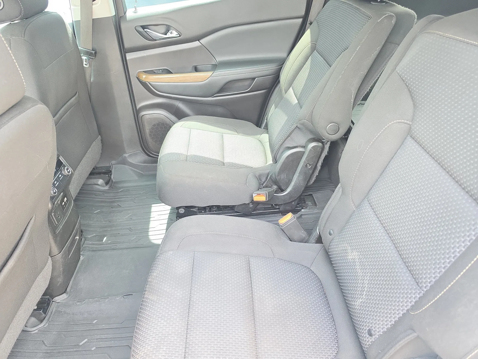 2022 GMC Acadia SLE photo 10
