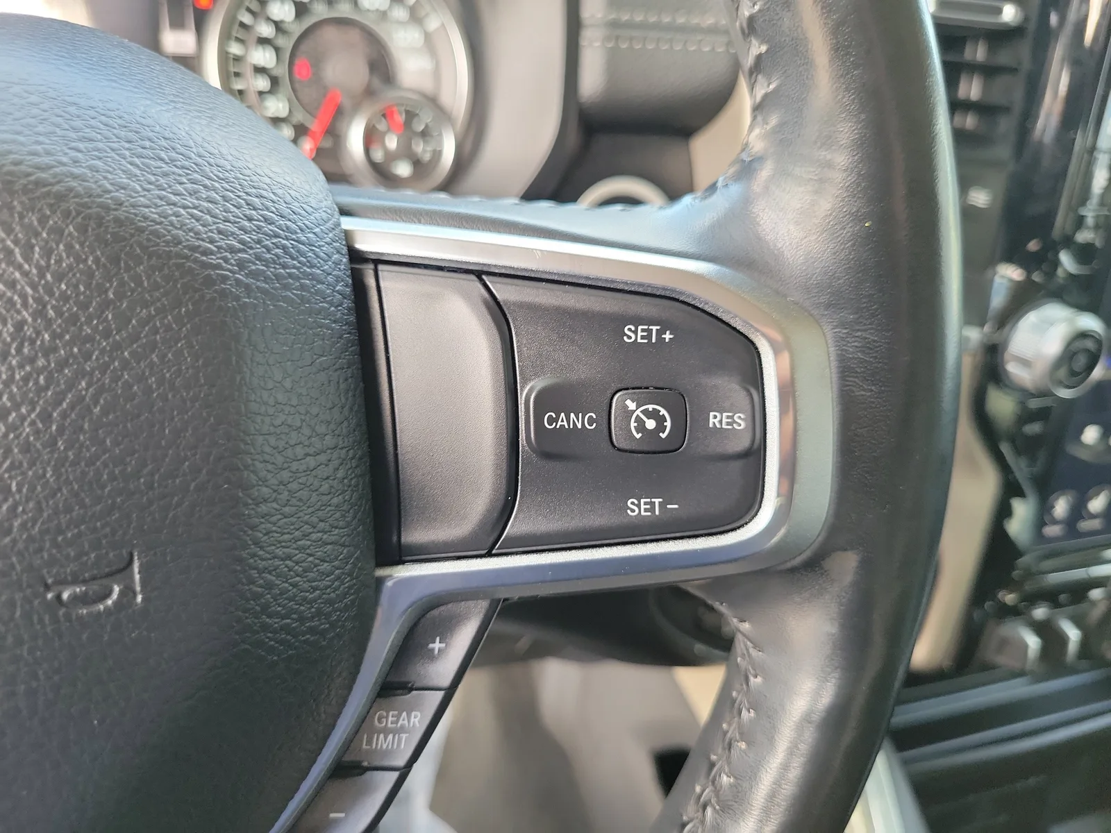 2021 RAM 1500 Laramie photo 19