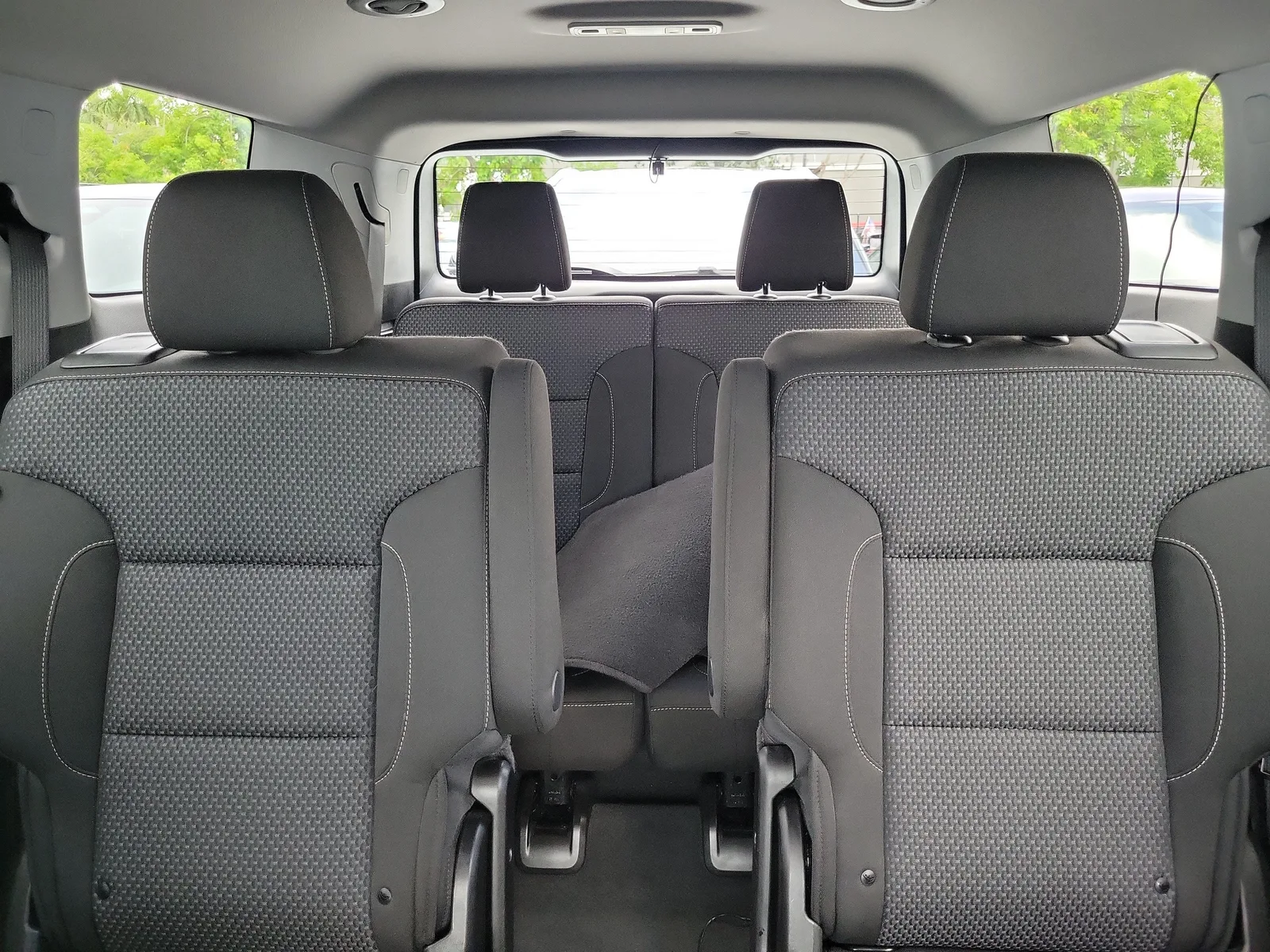 2023 GMC Acadia SLE photo 15