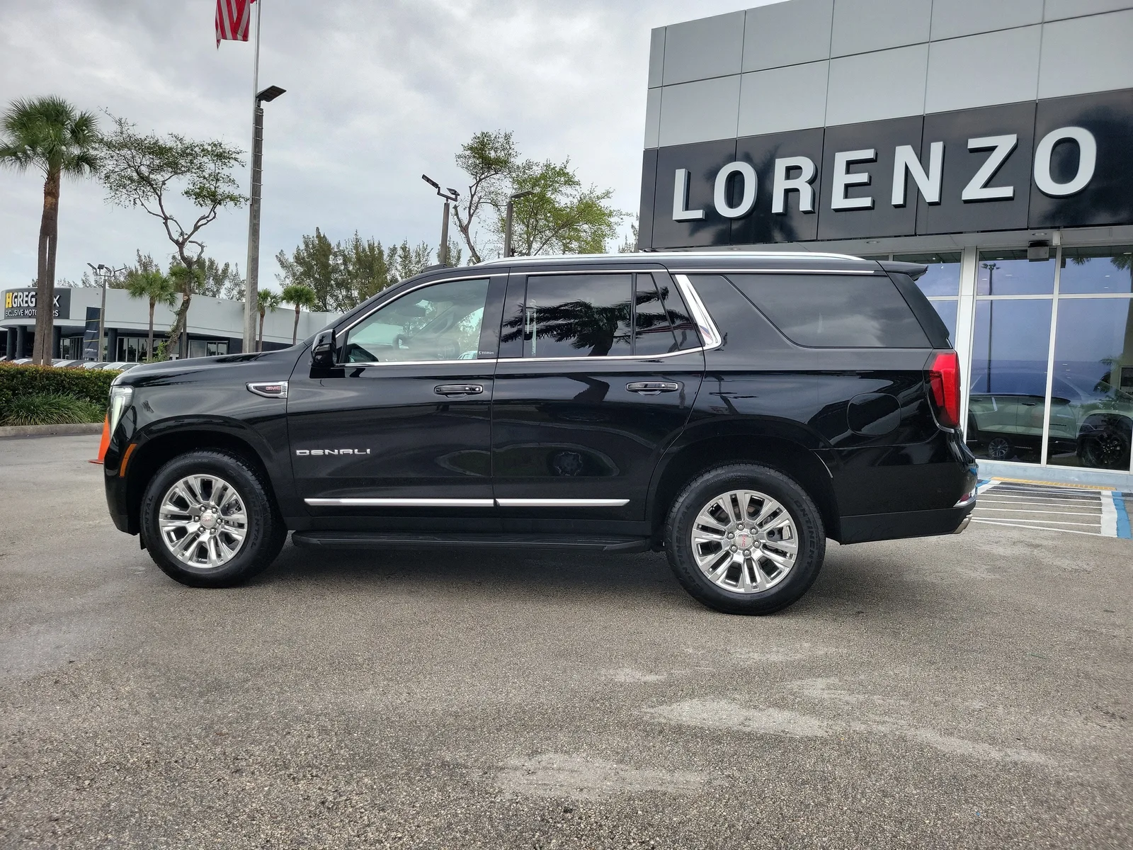 2025 GMC Yukon Denali photo 8