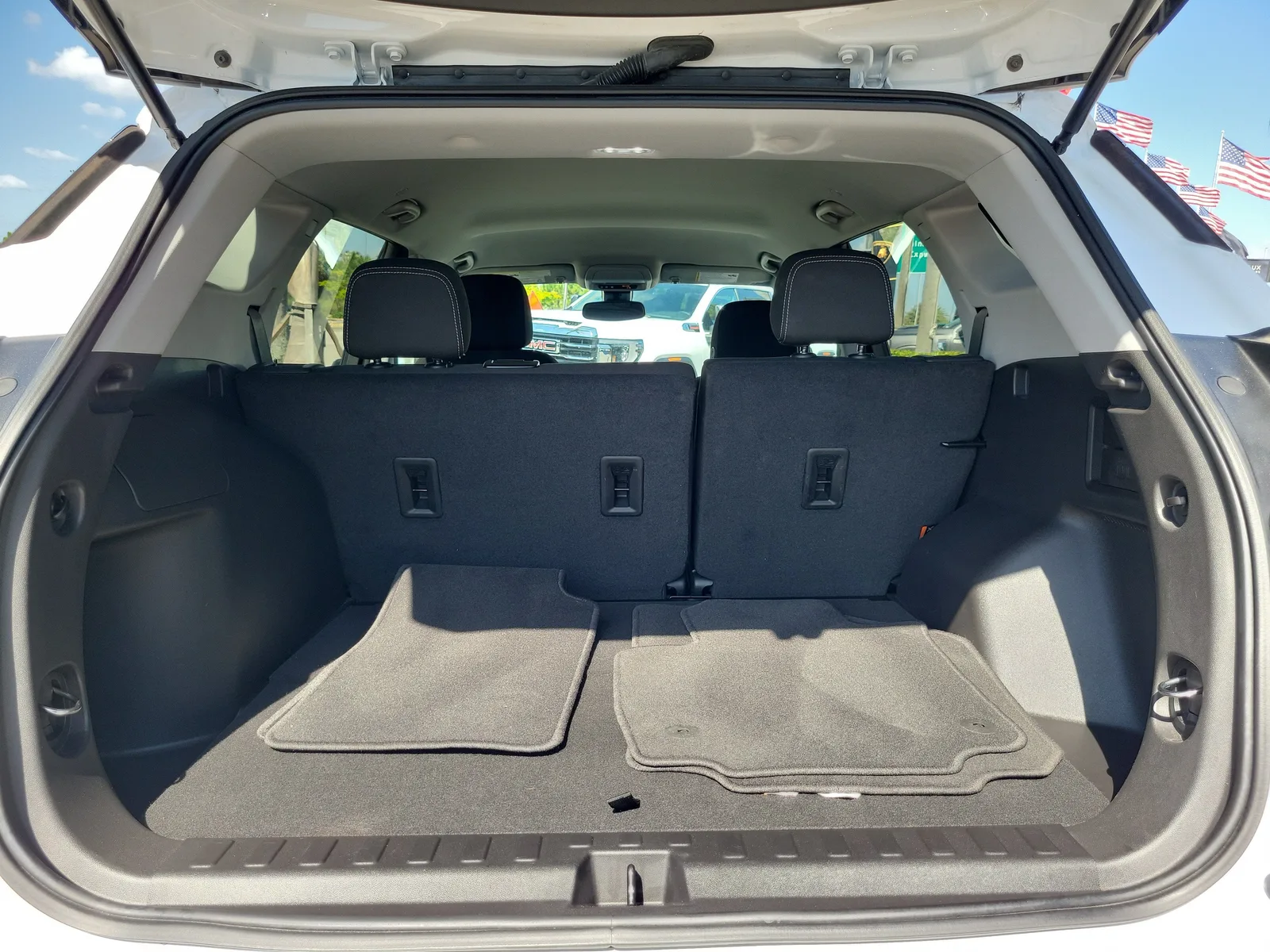 2023 GMC Terrain SLE photo 10
