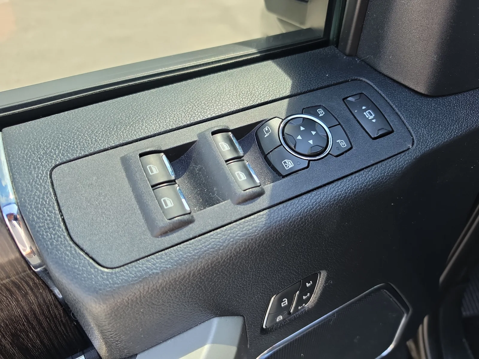2020 Ford Super Duty F-350 DRW LARIAT 4WD Diesel photo 20