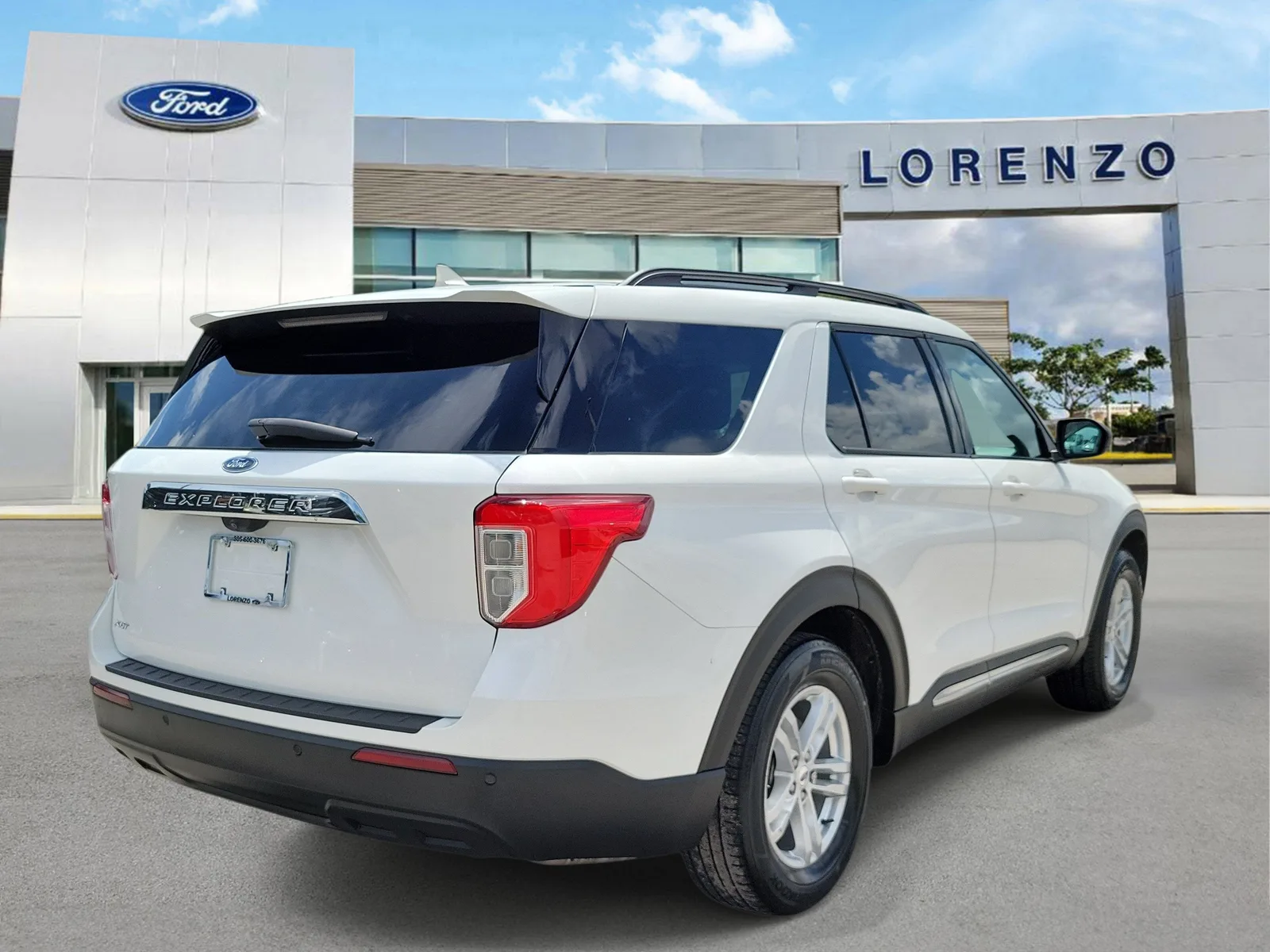 2023 Ford Explorer XLT photo 5
