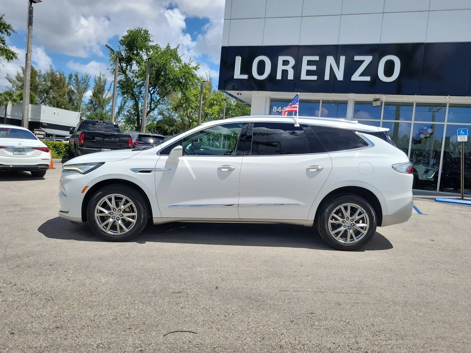 2024 Buick Enclave Essence photo 8