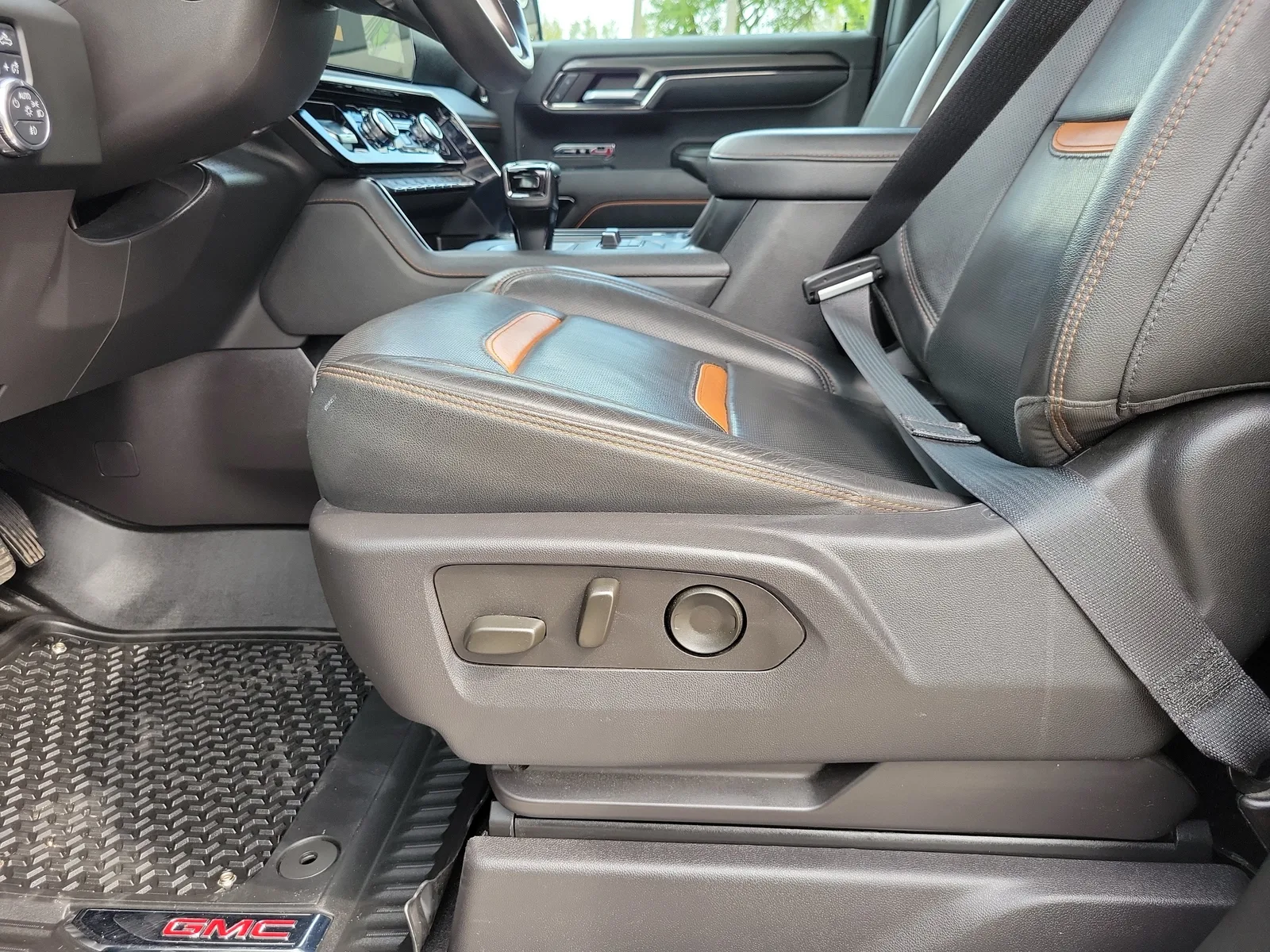 2024 GMC Sierra 1500 AT4 photo 14
