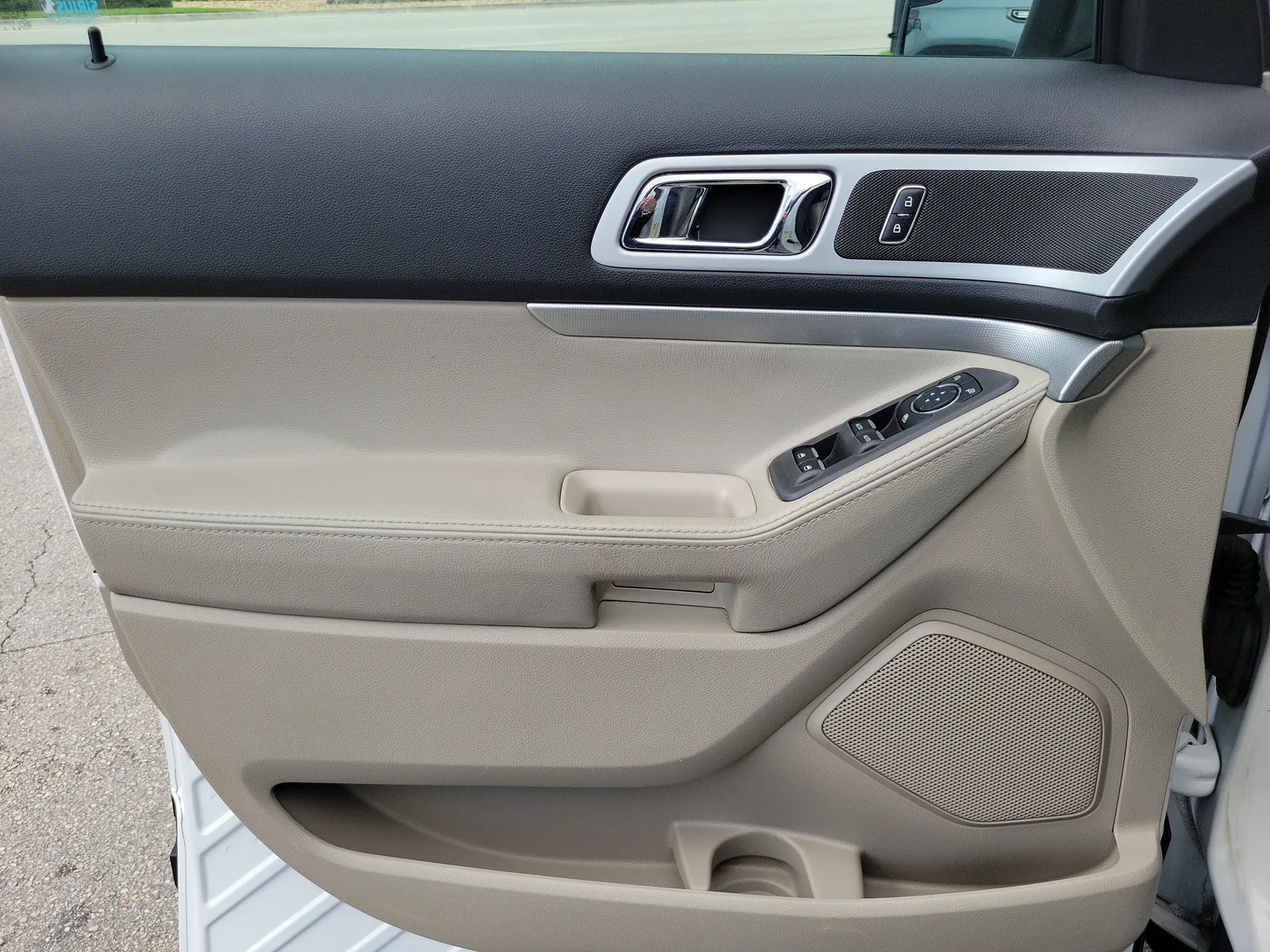 2013 Ford Explorer XLT photo 27