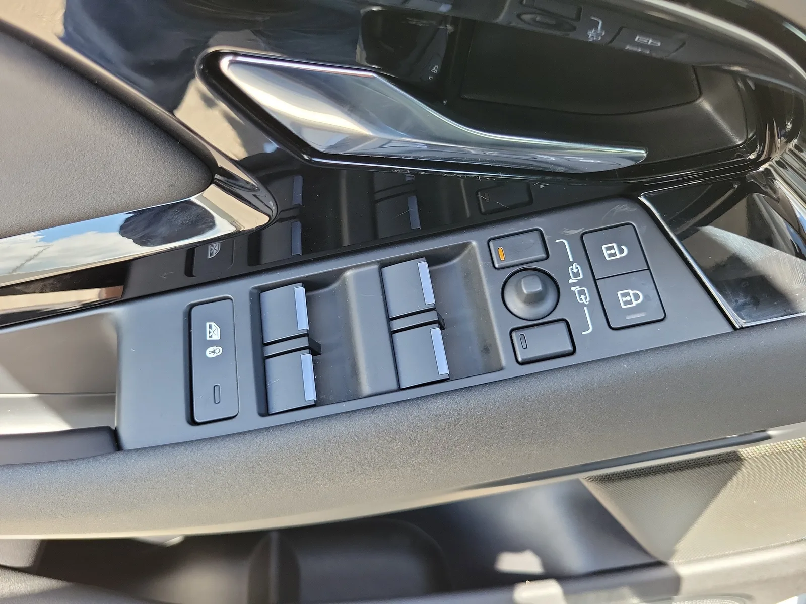 2026 Land Rover Range Rover Evoque Core S photo 27