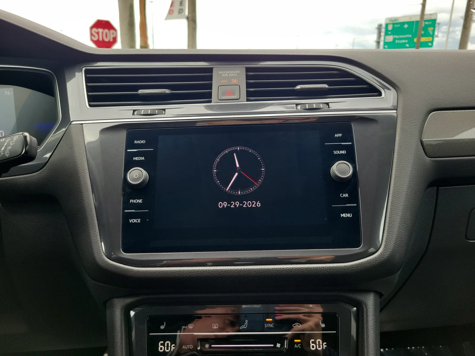 2024 Volkswagen Tiguan SE photo 22