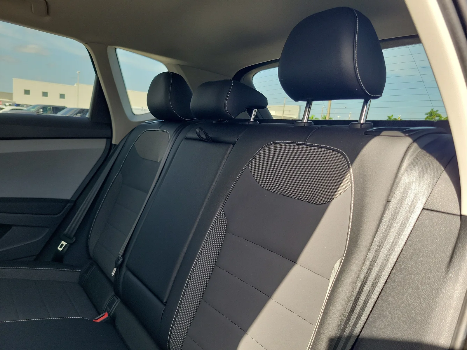 2022 Volkswagen Taos SE photo 15