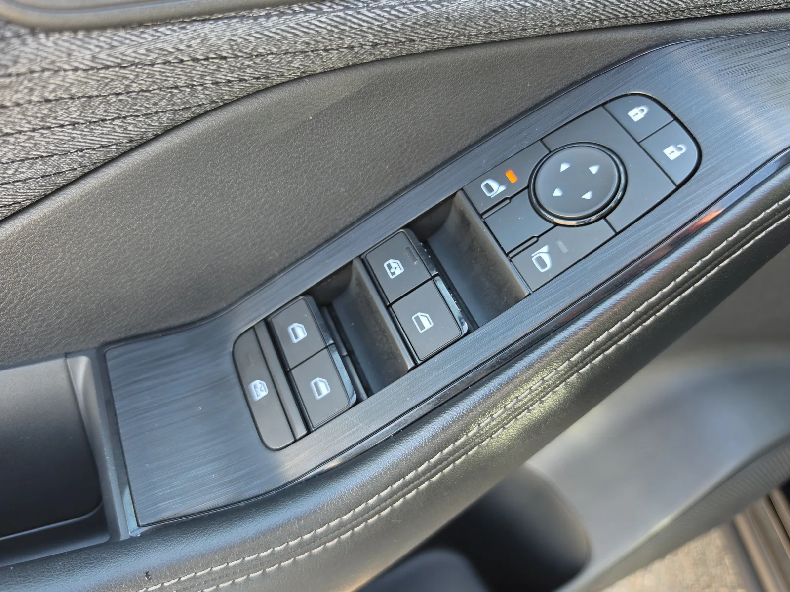 2023 Nissan Rogue SV photo 22