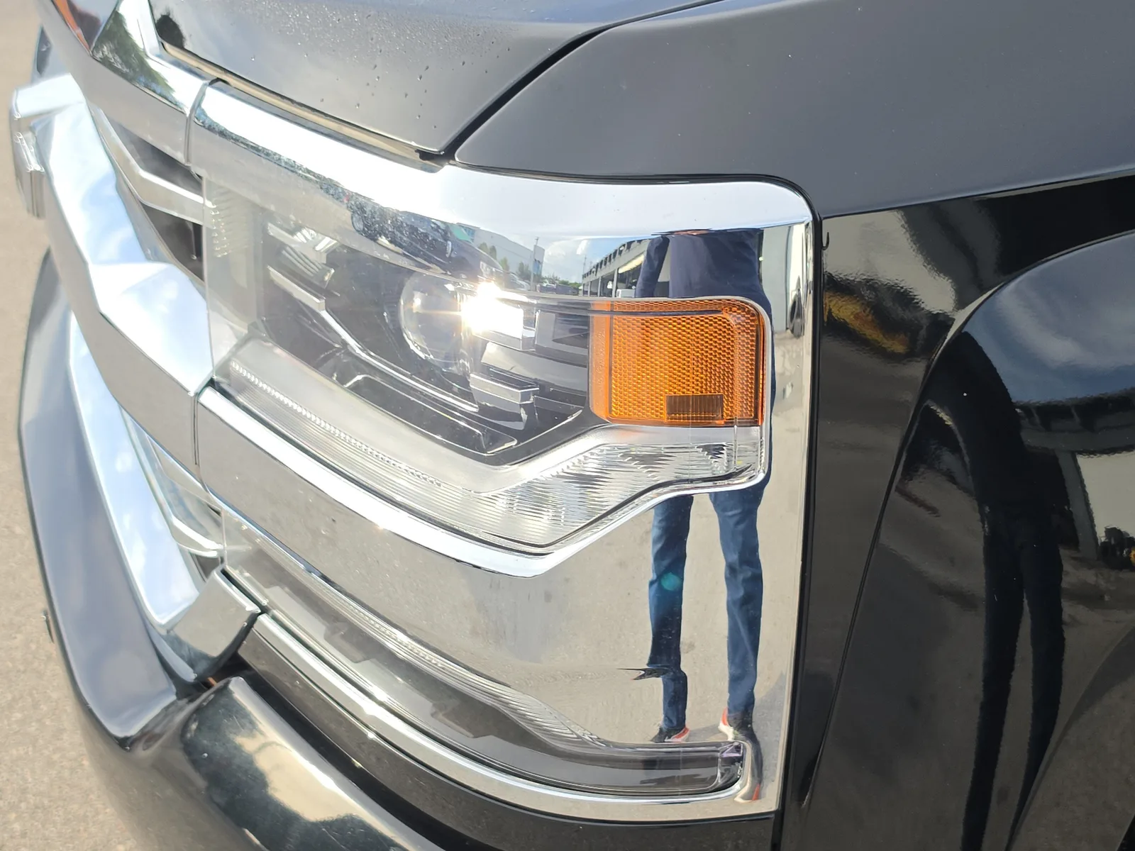 2018 Chevrolet Silverado 1500 High Country photo 25