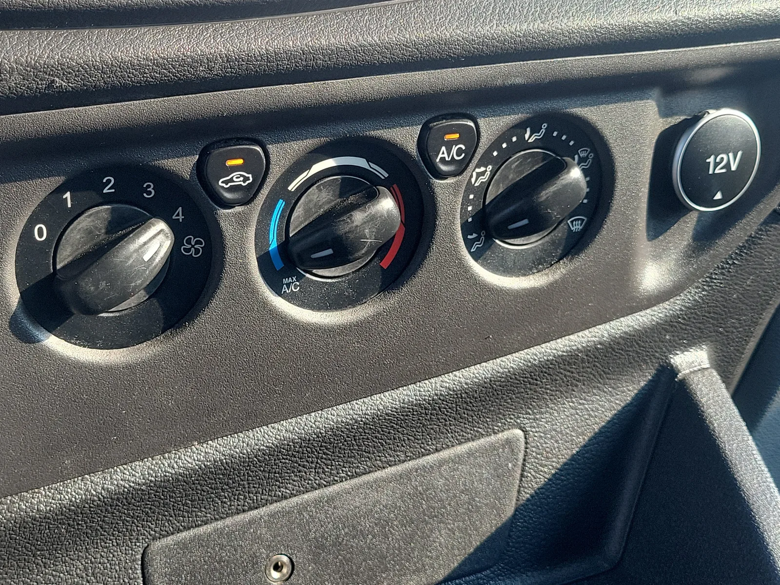 2018 Ford Transit Passenger Wagon XLT photo 25