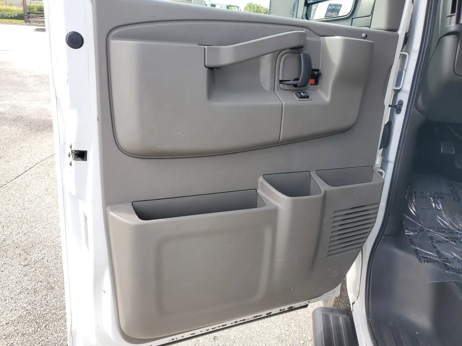 2020 Chevrolet Express Passenger 3500 1LT photo 24