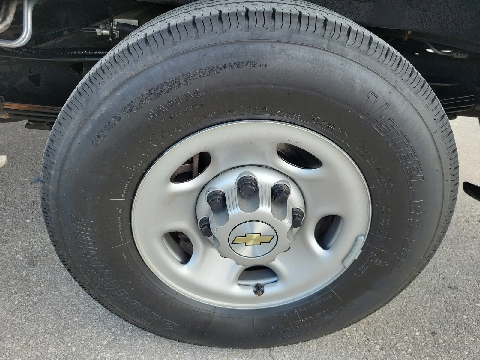 2023 Chevrolet Express Passenger LT photo 9