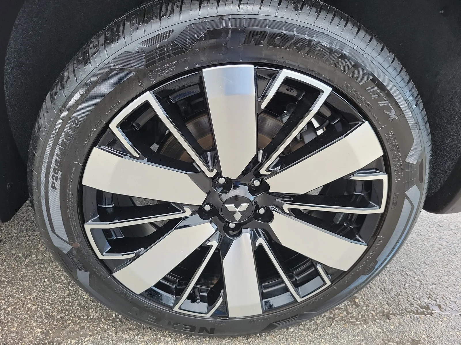 2025 Mitsubishi Outlander SE photo 30