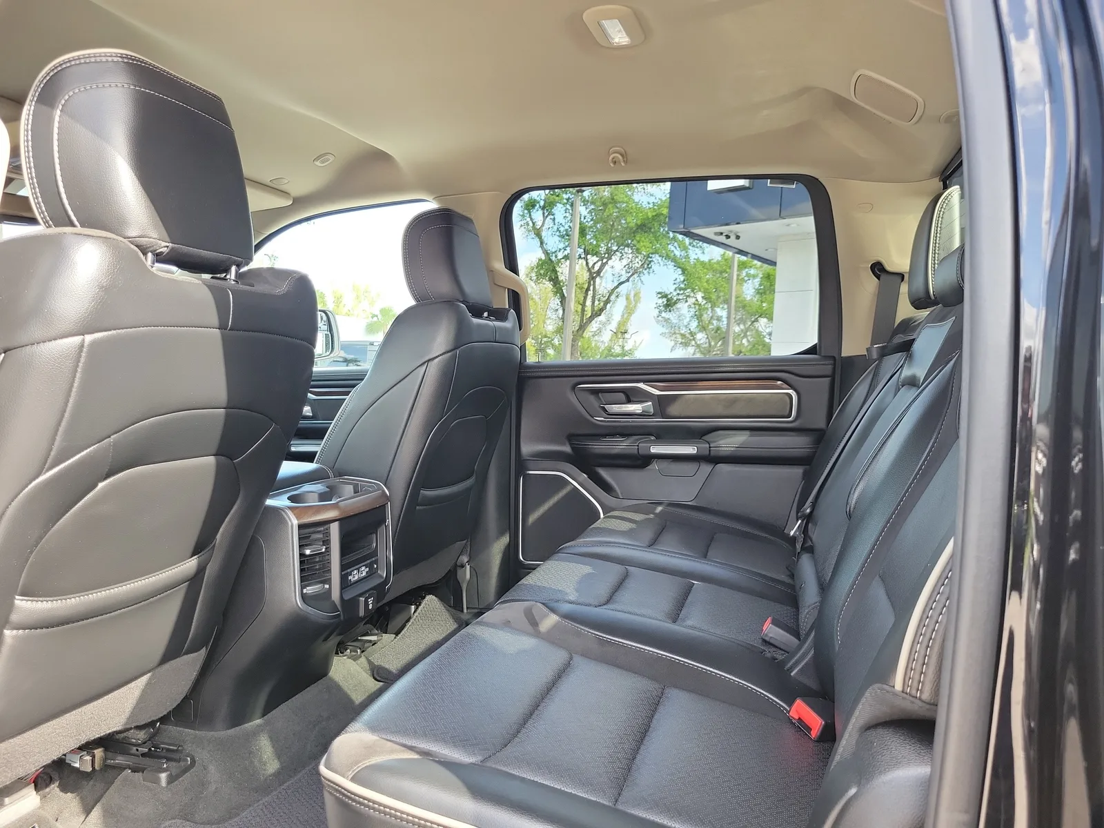 2021 RAM 1500 Laramie photo 13