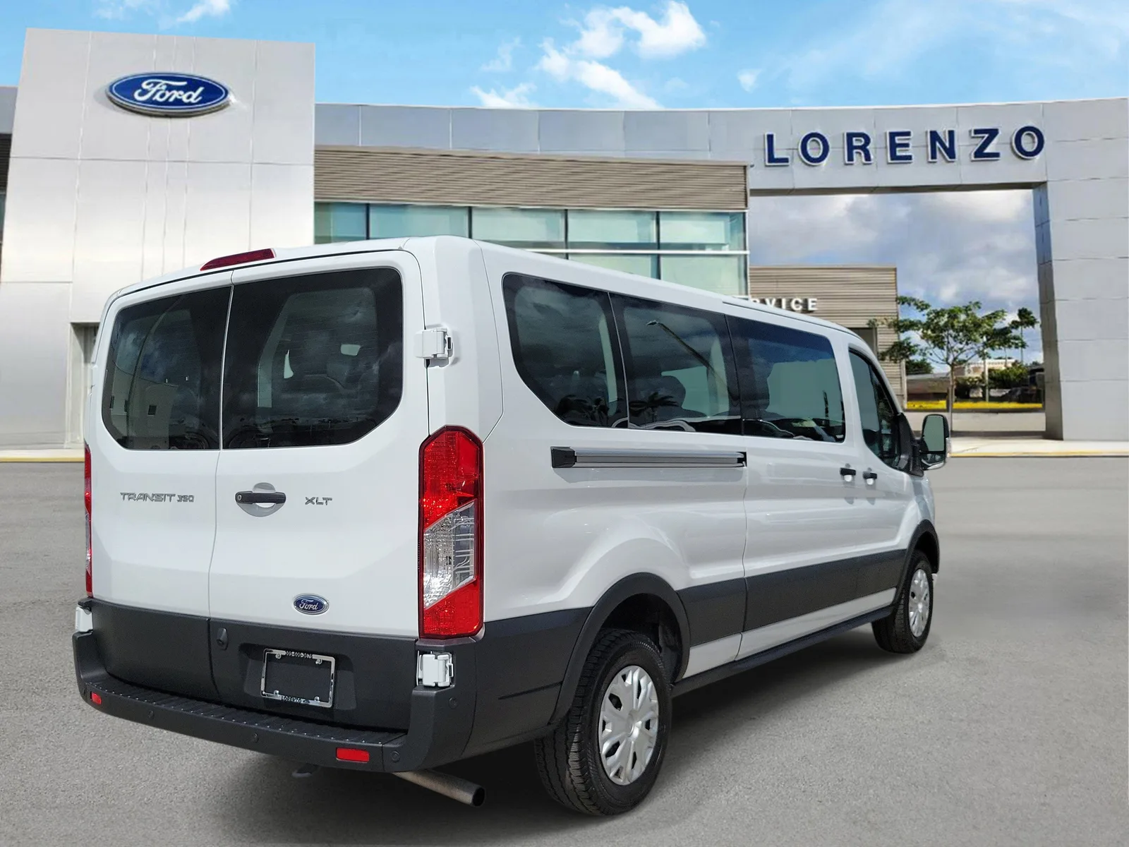2025 Ford Transit Passenger Wagon XLT photo 5
