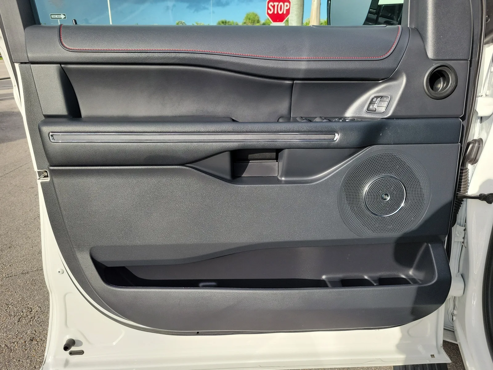 2023 Ford Expedition Max Limited photo 25