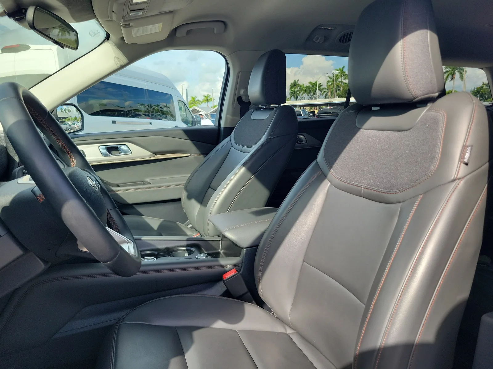 2025 Ford Explorer Active photo 12