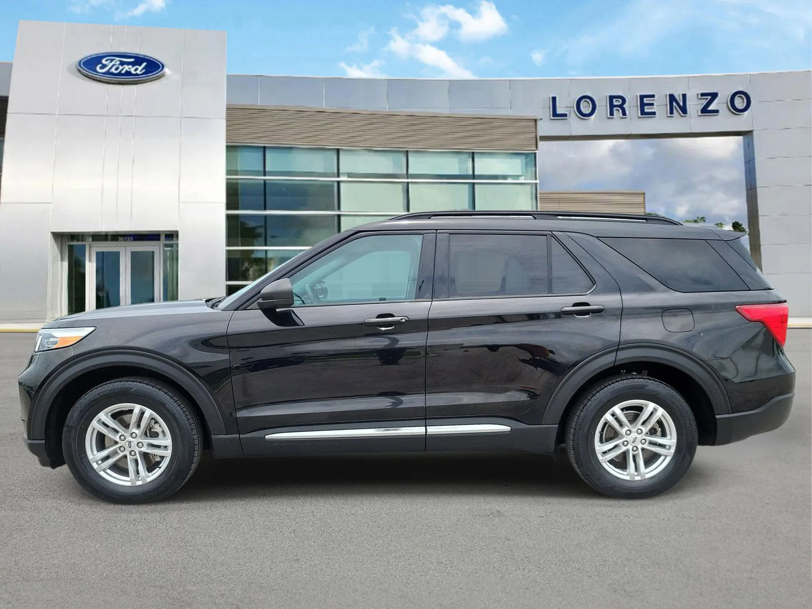 2023 Ford Explorer XLT photo 8
