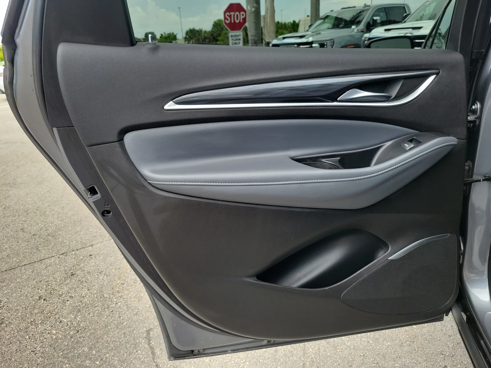 2021 Buick Enclave Essence photo 26