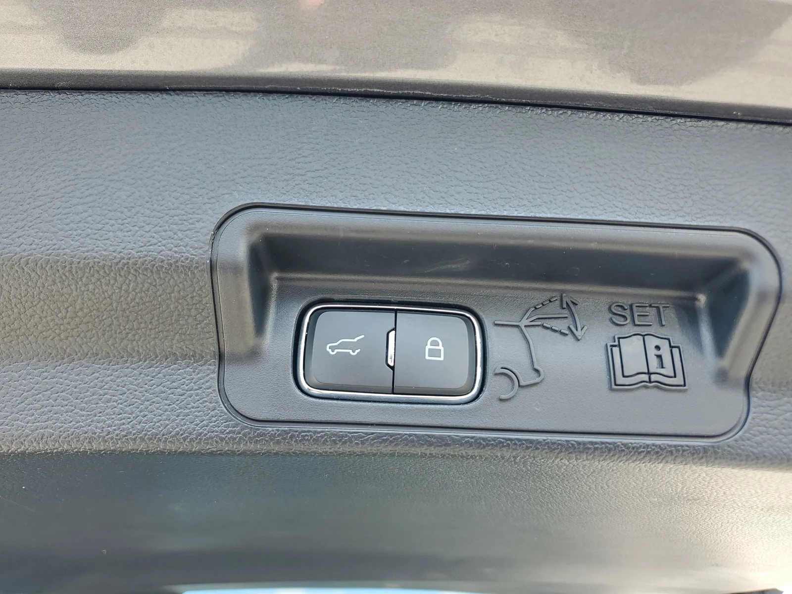 2023 Ford Explorer Limited photo 16