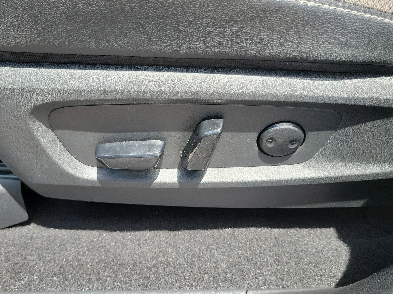 2025 Nissan Pathfinder SL photo 12