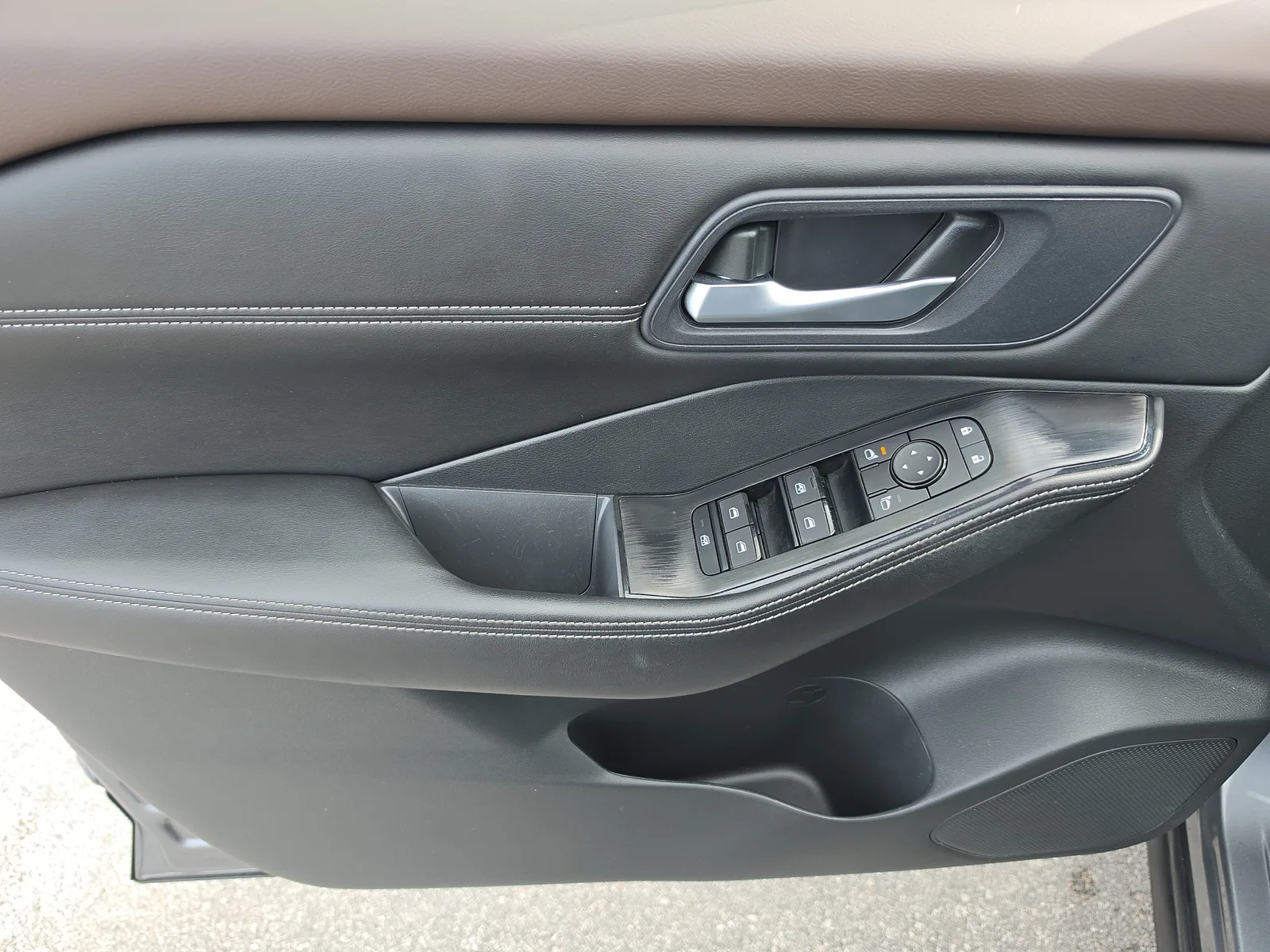2023 Nissan Rogue SV photo 23